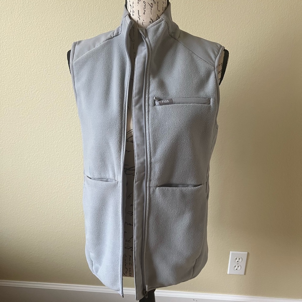 Figs In Shift light gray women’s fleece vest jacket size small